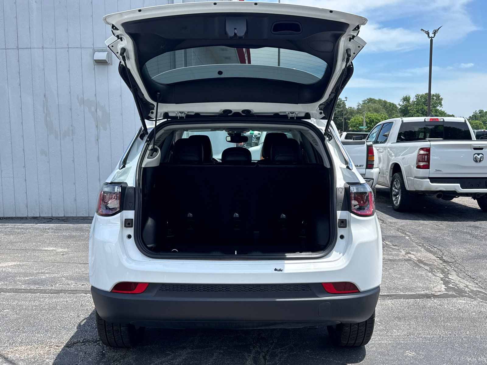 Used 2022 Jeep Compass Latitude w/ Convenience Group AWD/4WD image 19
