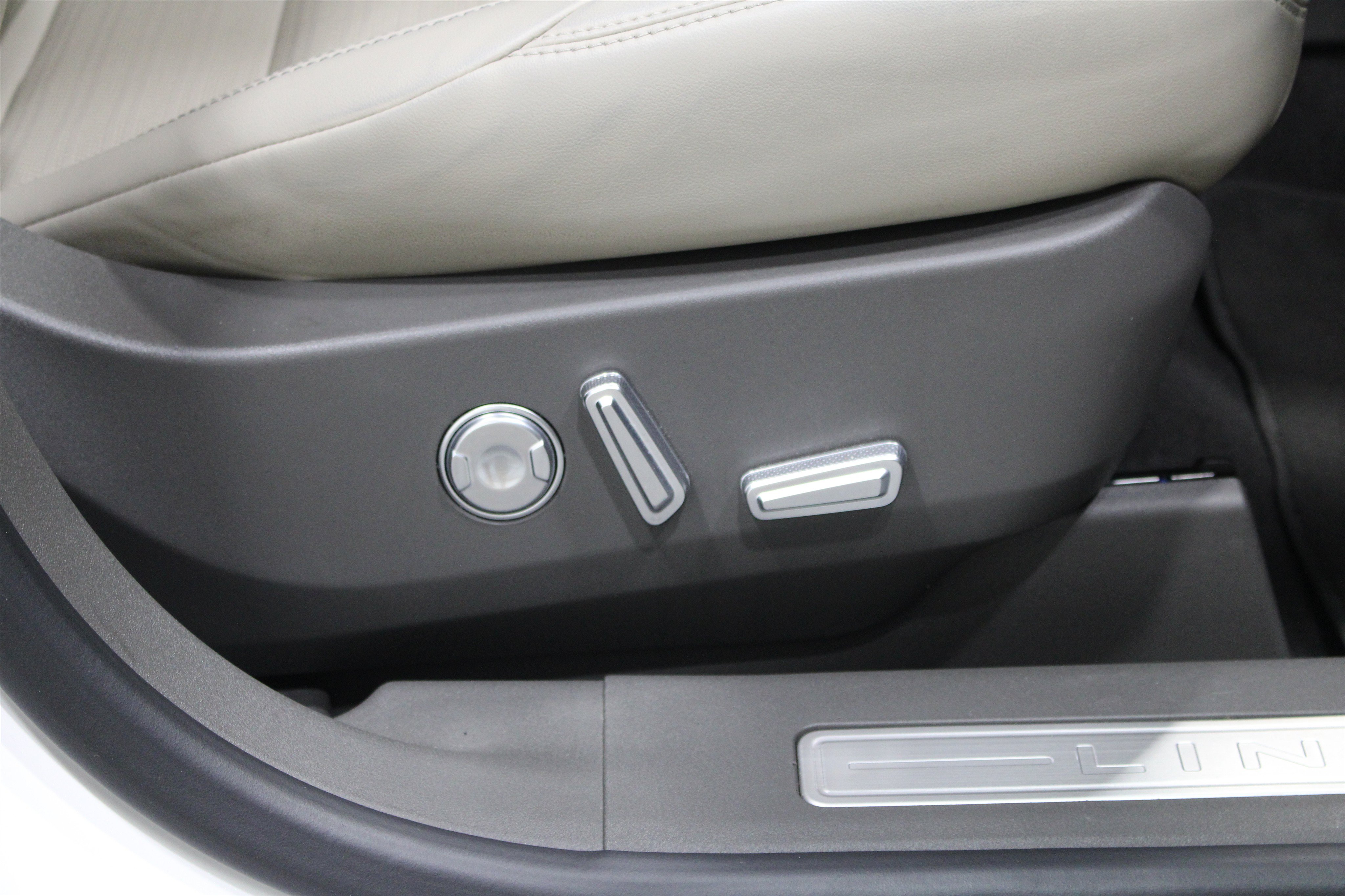 Used 2024 Lincoln Nautilus Reserve AWD/4WD image 27