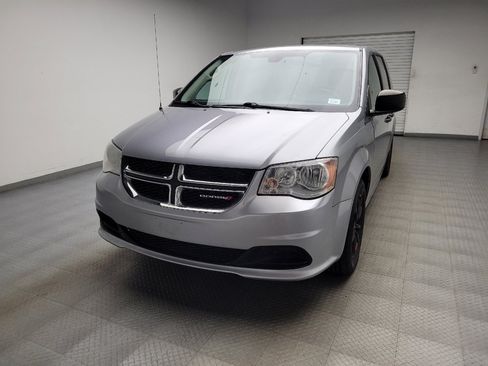 Used 2019 Dodge Grand Caravan SE FWD image 15