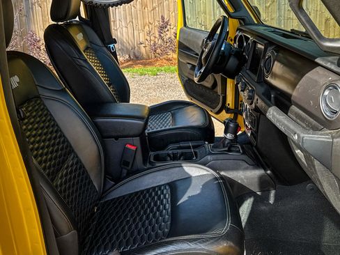 Used 2019 Jeep Wrangler Unlimited Rubicon AWD/4WD image 37