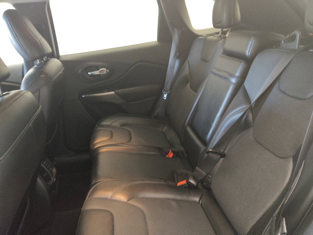 Used 2019 Jeep Cherokee Limited AWD/4WD image 18