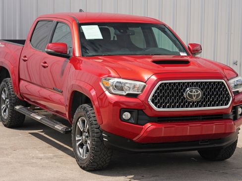 Used 2019 Toyota Tacoma TRD Sport w/ Technology Package image 48