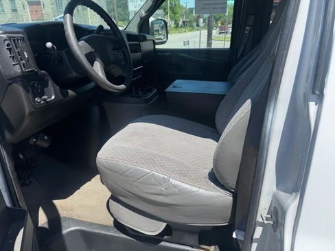 Used 2007 Chevrolet Express 1500 AWD Passenger w/ Power and Light Package image 14