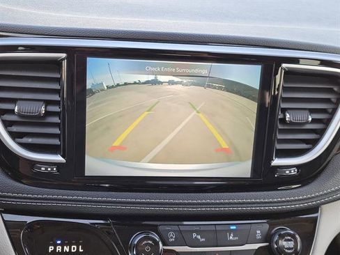 Used 2024 Chrysler Pacifica Limited image 14