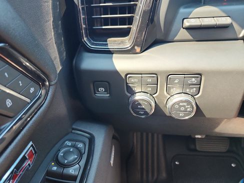 Used 2025 GMC Sierra 1500 AT4 w/ AT4 Premium Package AWD/4WD image 25