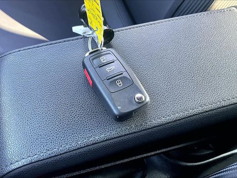 Used 2017 Volkswagen Beetle 1.8T SE image 14