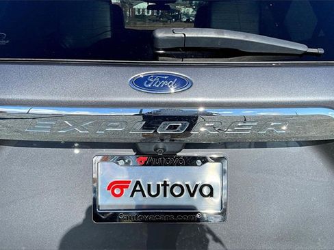 Used 2022 Ford Explorer XLT w/ Equipment Group 202A image 34