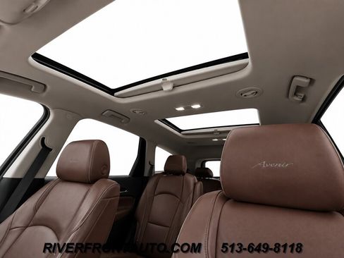 Used 2018 Buick Enclave Avenir w/ Avenir Technology Package AWD/4WD image 19