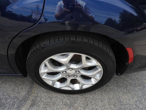 Used 2016 Chrysler 300 C Platinum AWD/4WD image 18