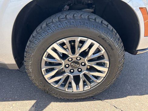 Used 2025 Chevrolet Tahoe Z71 AWD/4WD image 9