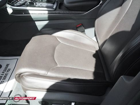 Used 2019 Audi Q8 Prestige image 19