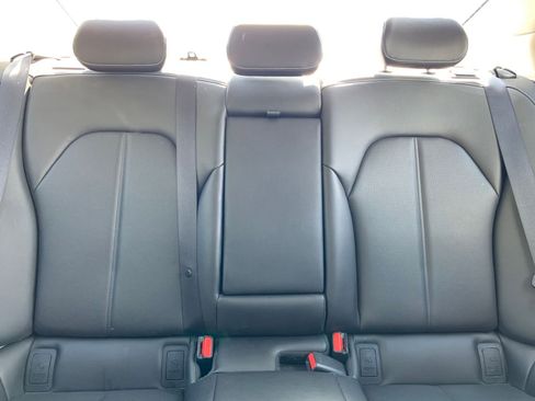 Used 2025 Genesis G70 2.5T image 38