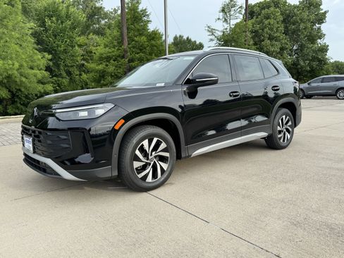 Used 2025 Volkswagen Tiguan S image 34