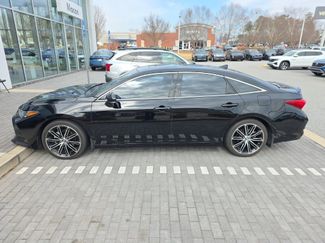 Used 2019 Toyota Avalon Touring video 1