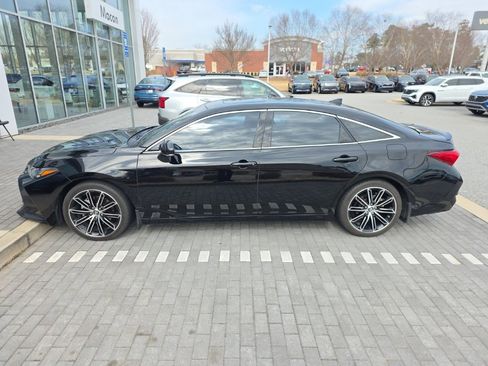 Used 2019 Toyota Avalon Touring image 1