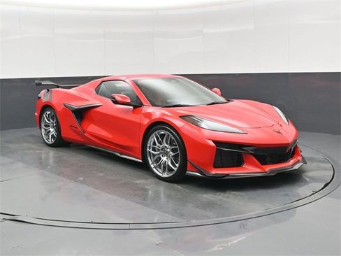 Used 2024 Chevrolet Corvette Z06 w/ Z07 Performance Package image 1