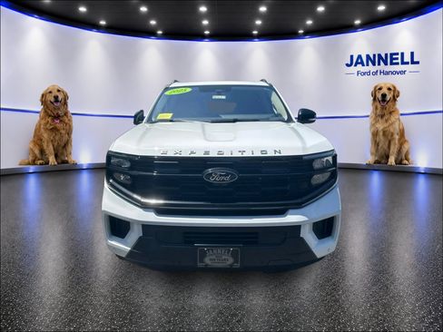 Used 2025 Ford Expedition Active AWD/4WD image 2