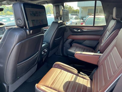 Used 2024 GMC Yukon Denali Ultimate AWD/4WD image 13