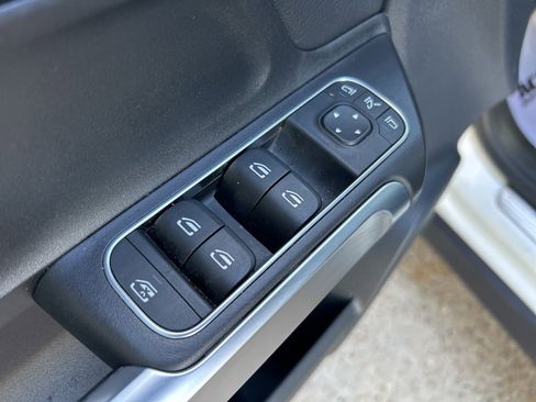 Used 2024 Mercedes-Benz GLB 250 image 16