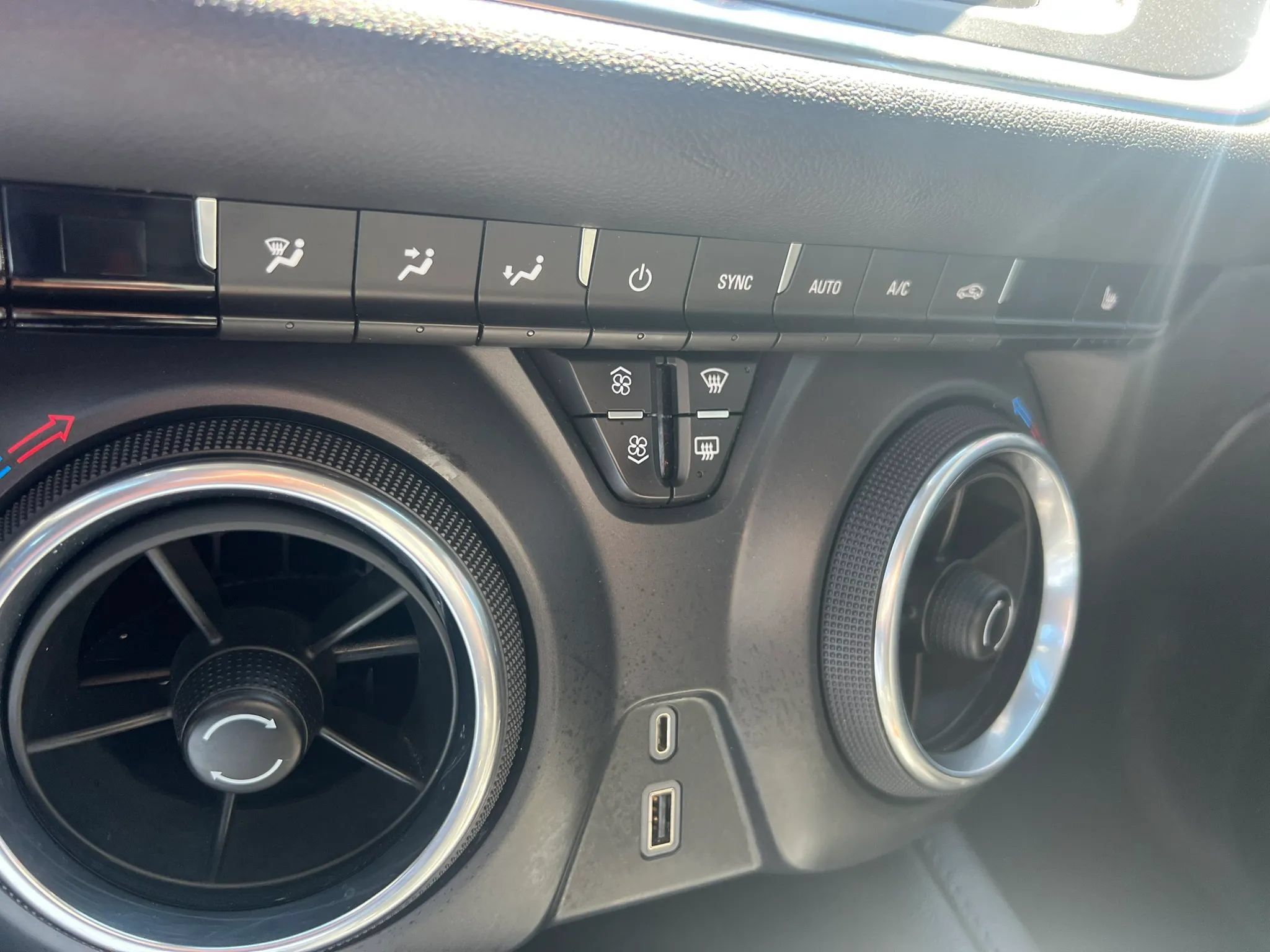 Used 2021 Chevrolet Blazer LT FWD image 37