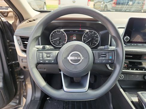 Used 2023 Nissan Rogue SV image 17