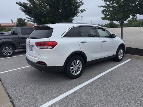 Used 2017 Kia Sorento AWD image 3