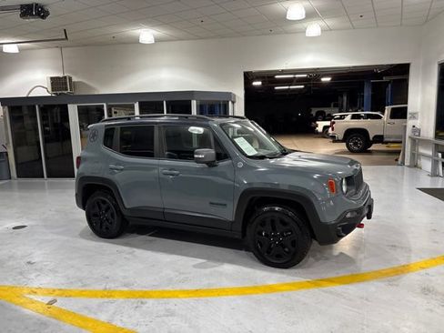 Used 2017 Jeep Renegade Trailhawk AWD/4WD image 10