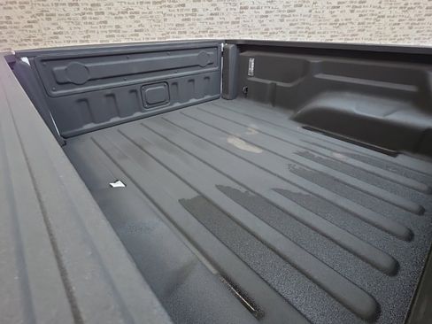 Used 2023 Jeep Gladiator Overland image 16