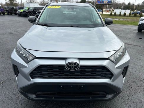 Used 2019 Toyota RAV4 LE w/ Carpet Mat Package image 10