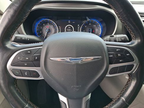 Used 2020 Chrysler Pacifica Touring-L Plus FWD image 18