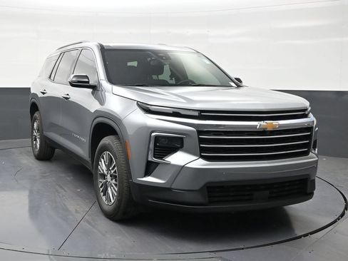 Used 2026 Chevrolet Traverse LT FWD image 7