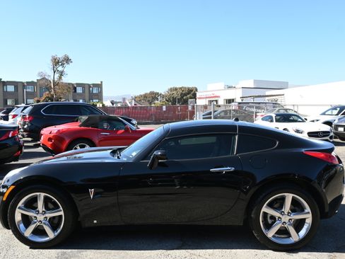 Used 2009 Pontiac Solstice GXP w/ Premium Package RWD image 2