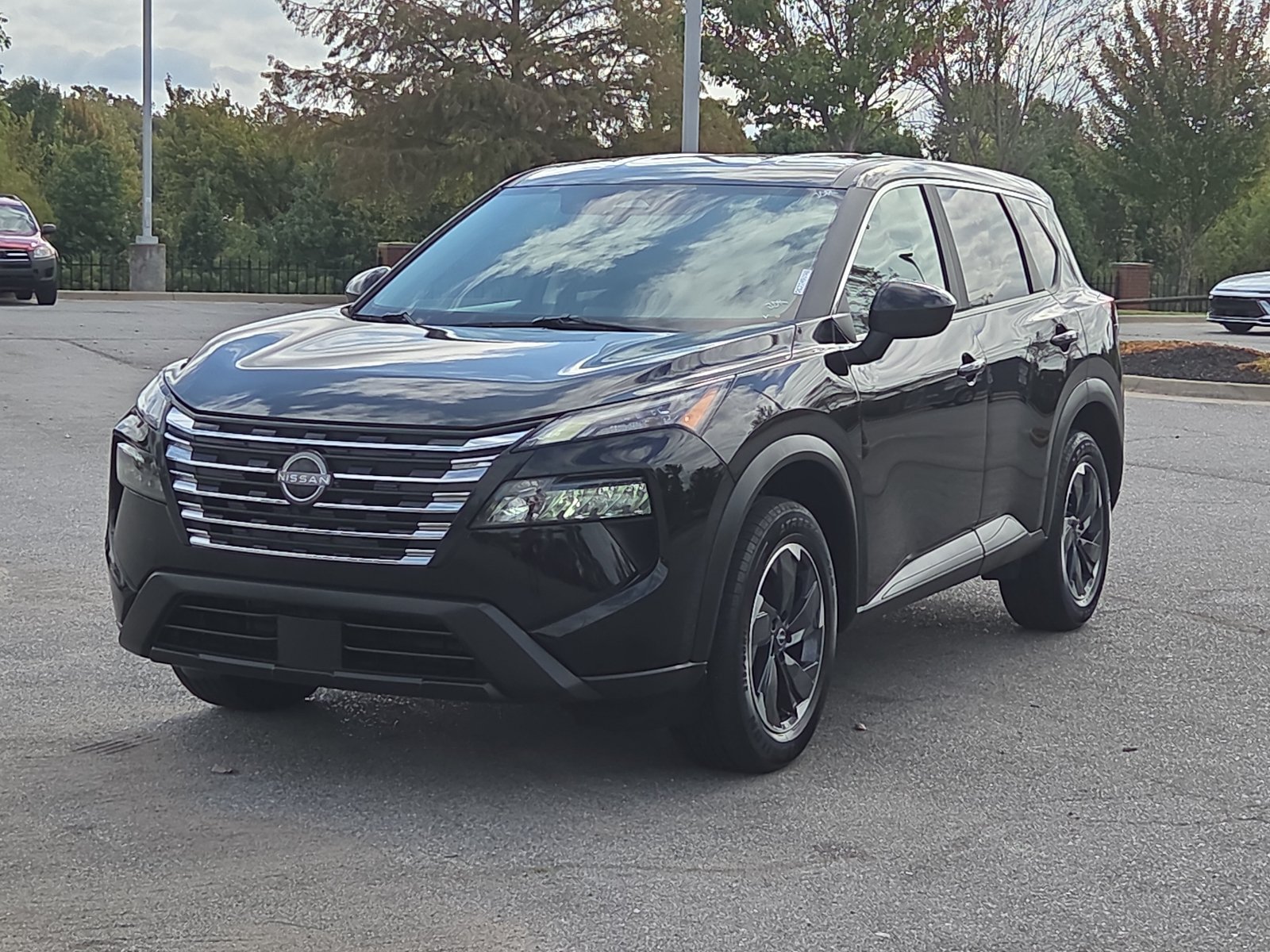 Used 2025 Nissan Rogue SV AWD/4WD image 2