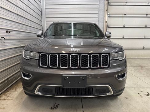 Used 2018 Jeep Grand Cherokee Limited AWD/4WD image 2