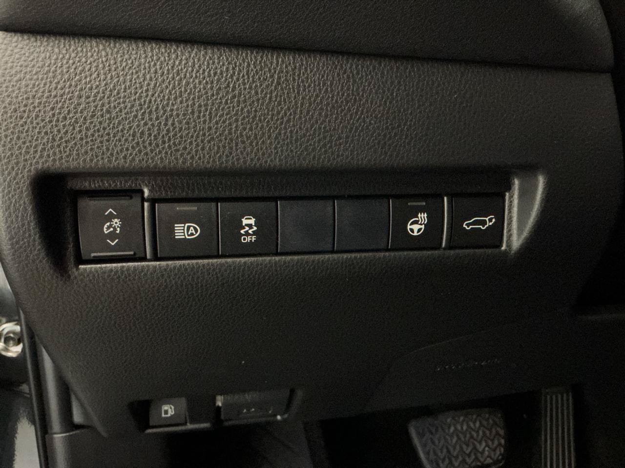 Used 2021 Toyota Venza XLE w/ Softex Package AWD/4WD image 18