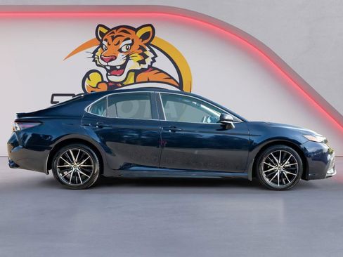 Used 2022 Toyota Camry SE FWD image 4