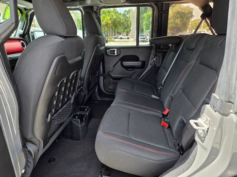 Used 2021 Jeep Wrangler Unlimited Rubicon AWD/4WD image 16