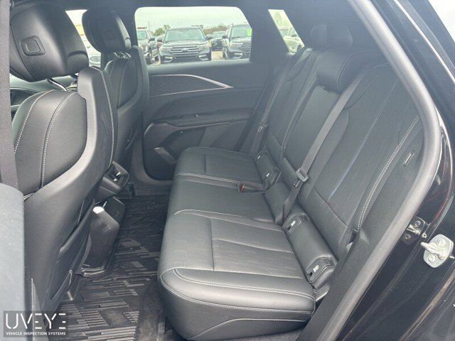 Used 2024 Cadillac Lyriq Sport w/ LPO, Floor Liner Package AWD/4WD image 4