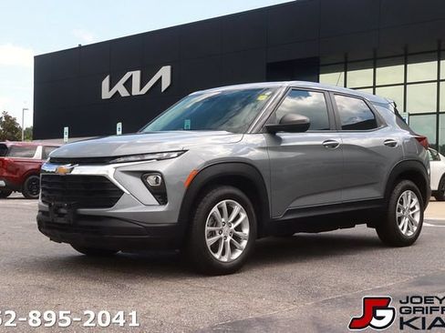 Used 2024 Chevrolet TrailBlazer LS FWD image 1