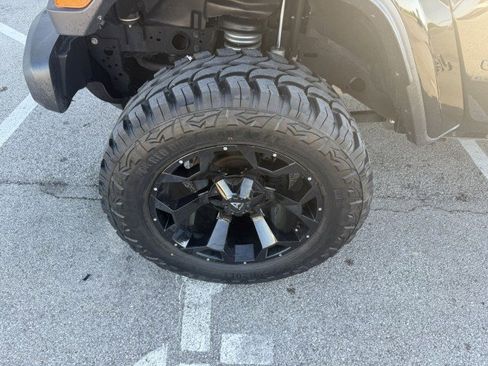 Used 2021 Jeep Gladiator Sport image 13