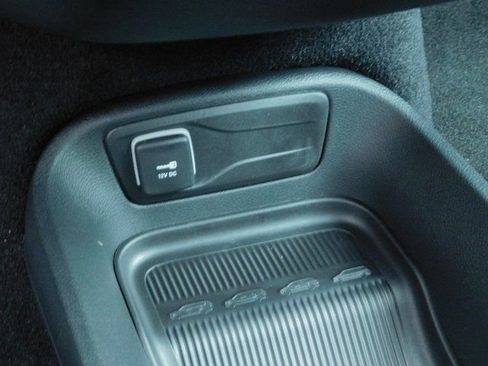 Used 2025 Chrysler Pacifica Select w/ Uconnect Theater Family Group image 30