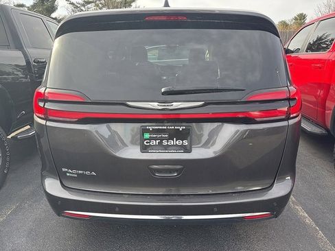 Certified 2023 Chrysler Pacifica Touring-L image 6