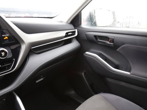 Used 2024 Toyota Highlander image 23