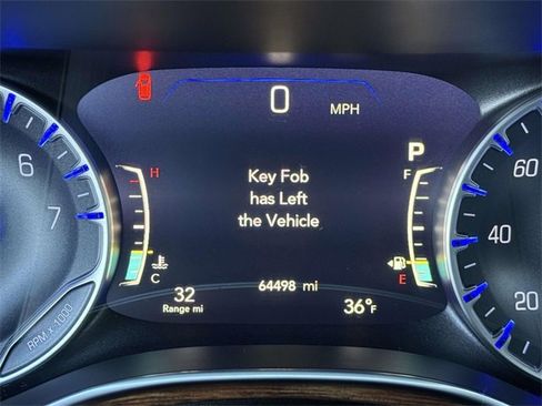 Used 2023 Chrysler Pacifica Limited image 25