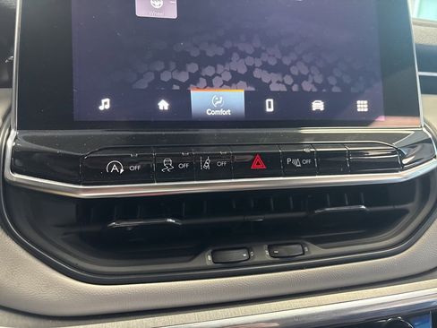 Used 2024 Jeep Compass Limited image 21