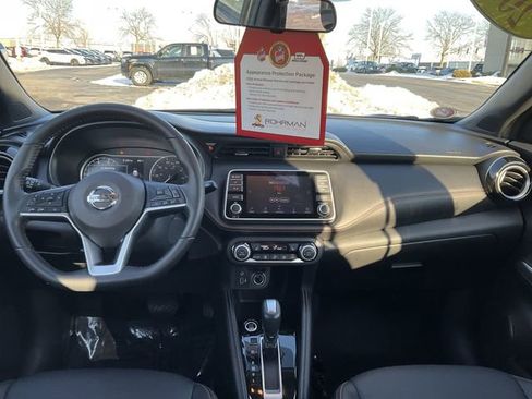 Used 2019 Nissan Kicks SR w/ SR Premium Package image 11