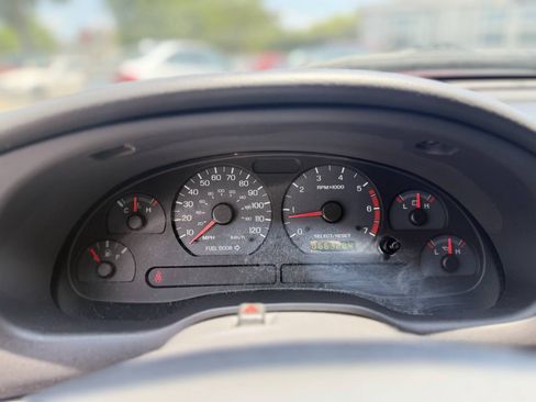 Used 2004 Ford Mustang Convertible RWD image 13