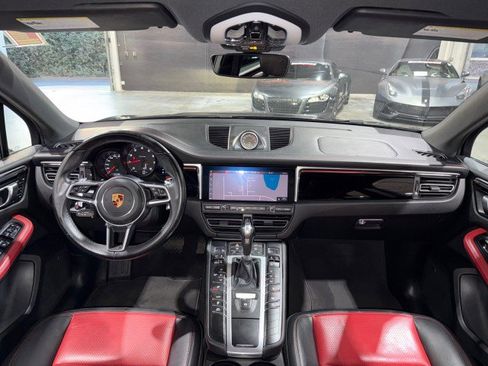Used 2021 Porsche Macan image 9