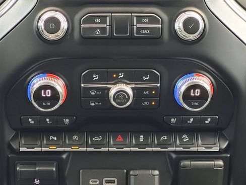 Used 2021 GMC Sierra 1500 SLT AWD/4WD image 18