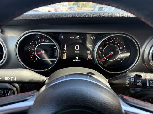 Used 2018 Jeep Wrangler Unlimited Rubicon w/ Dual Top Group AWD/4WD image 10